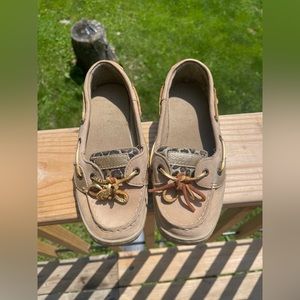 Girls Sperrys size 4